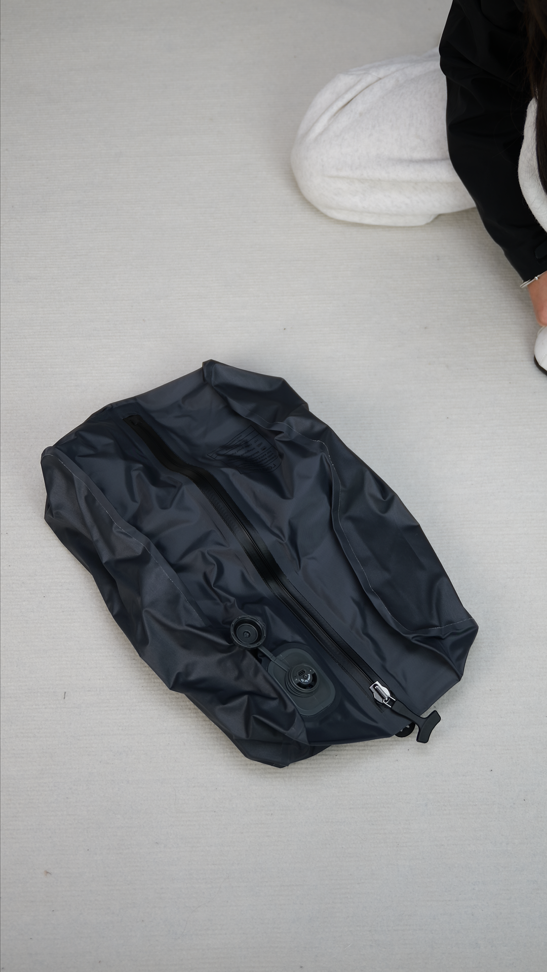 Why More Travelers Are Choosing the ReeYee M01 Electric Vacuum Compression Storage Bag？