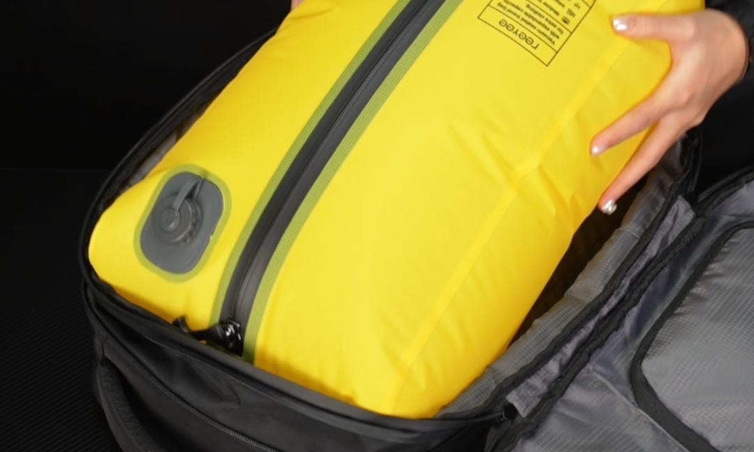 How to Carry More Clothes While Traveling？