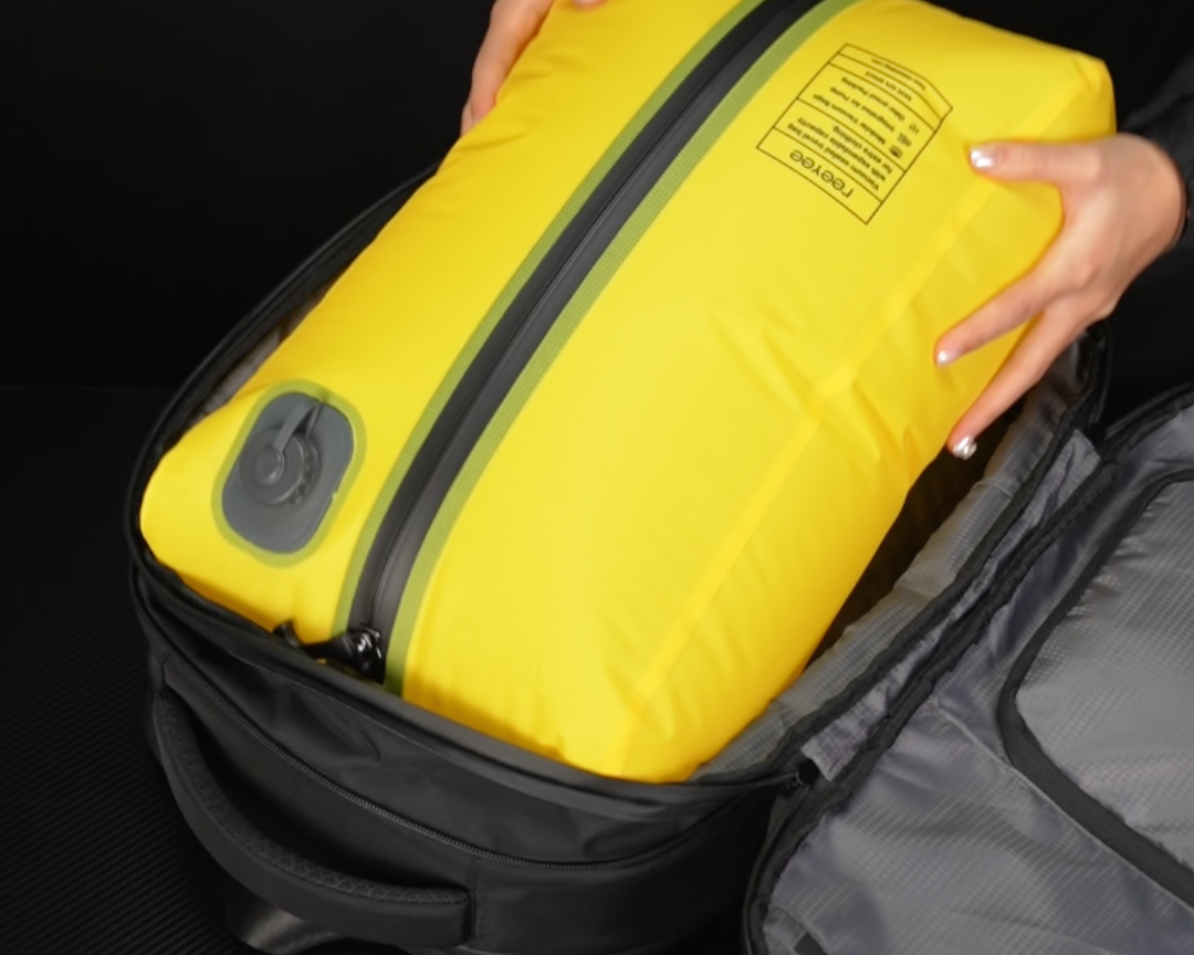 How to Carry More Clothes While Traveling？