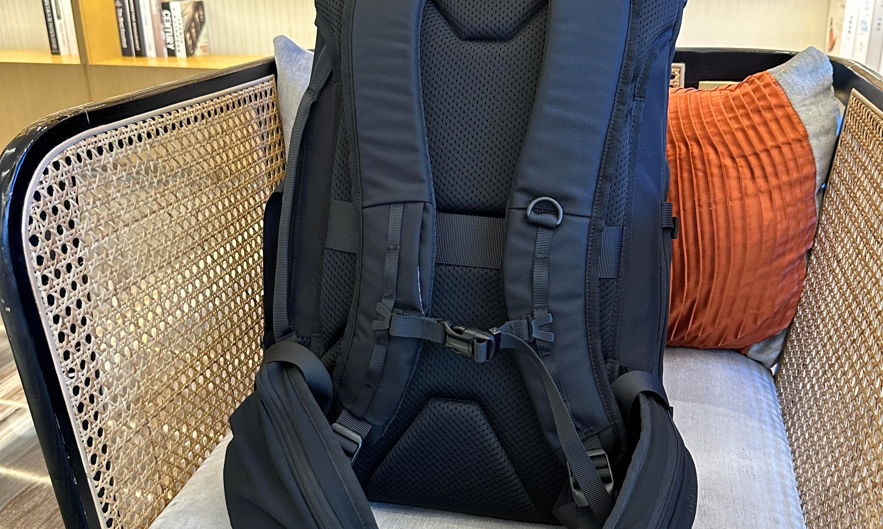 The Carrying System is Key! Practical Test of a Business Travel Backpack