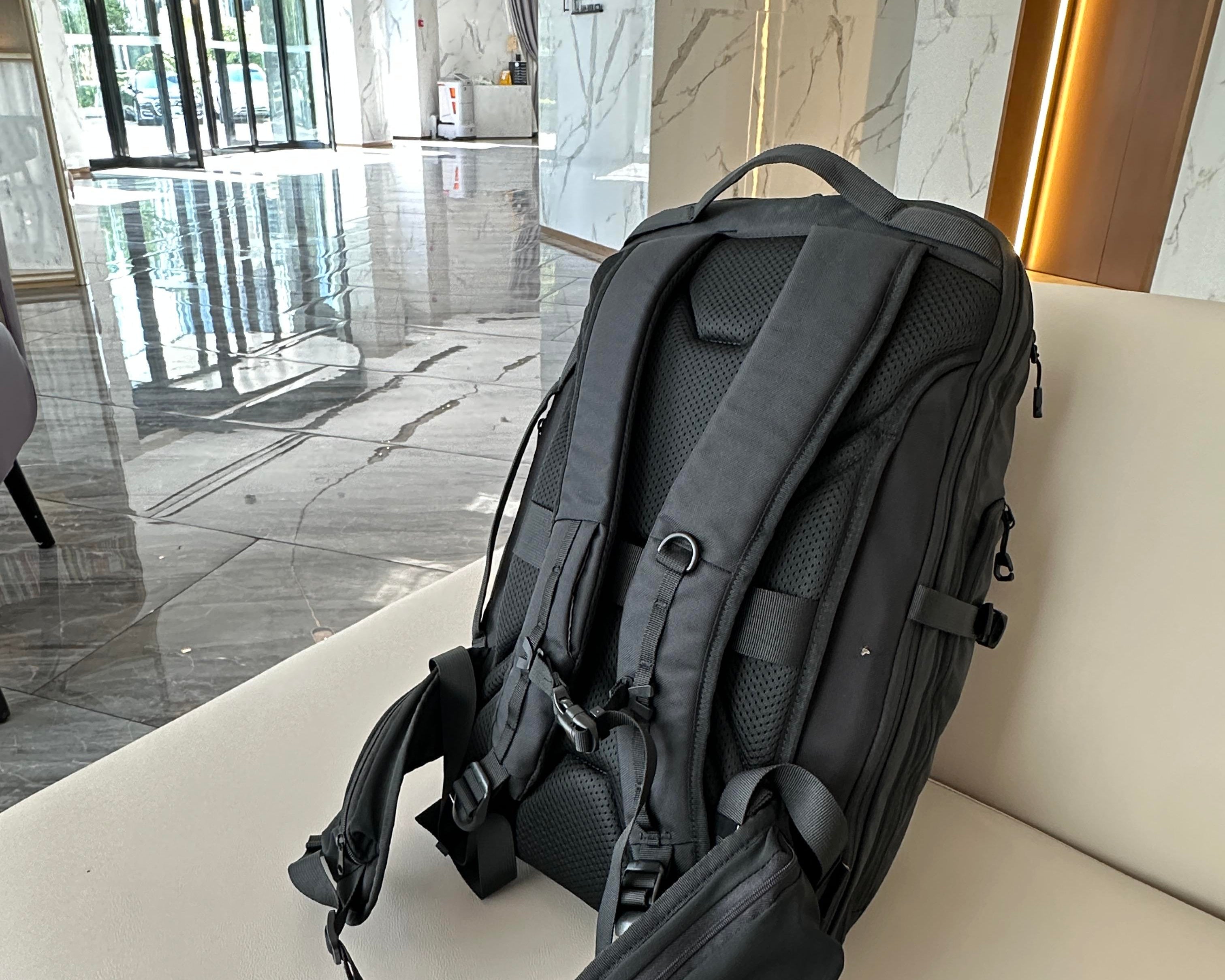 One Backpack for Business Travel and Light Outdoors! Waist Support Backpack Real-World Test