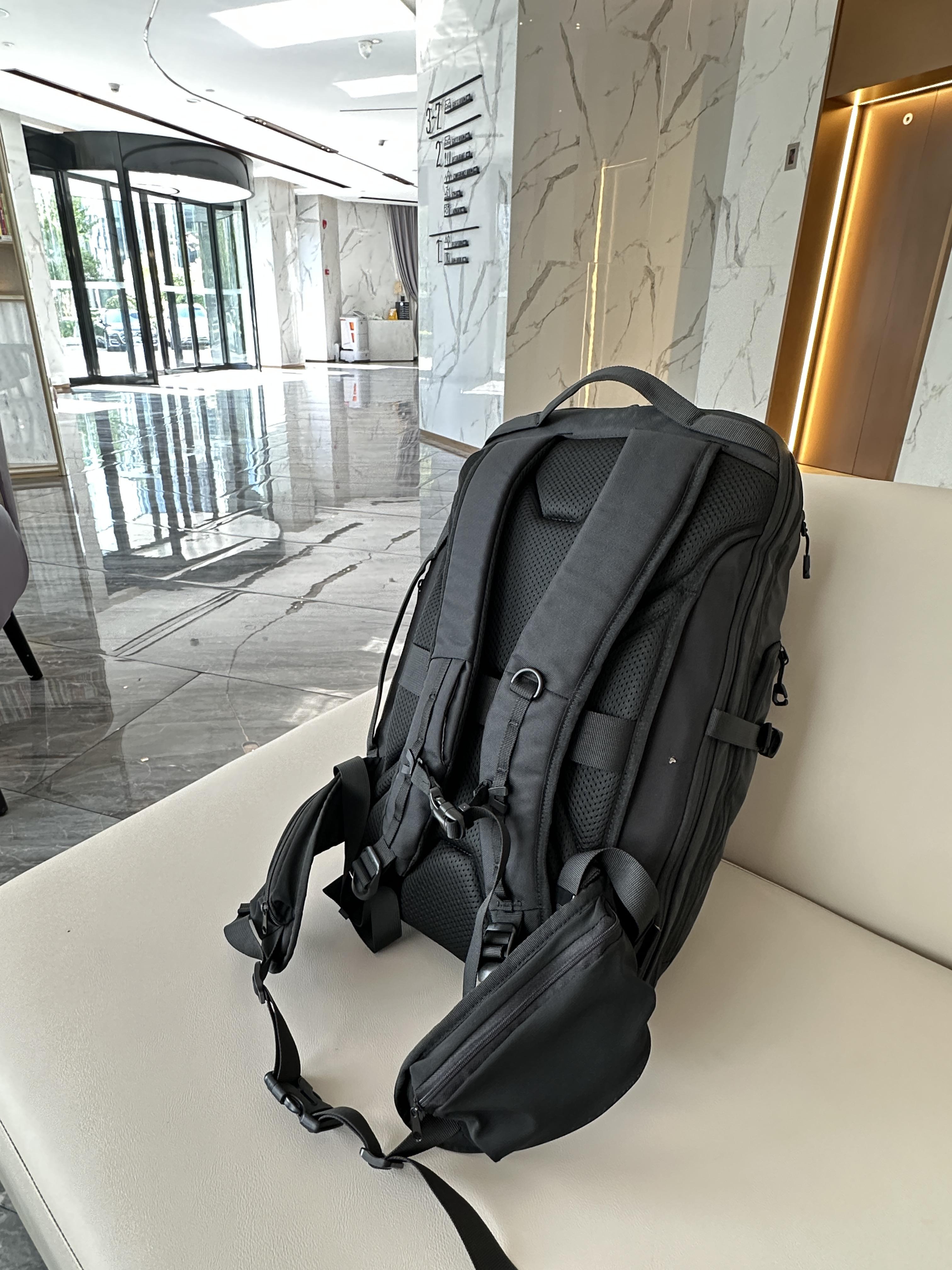 One Backpack for Business Travel and Light Outdoors! Waist Support Backpack Real-World Test