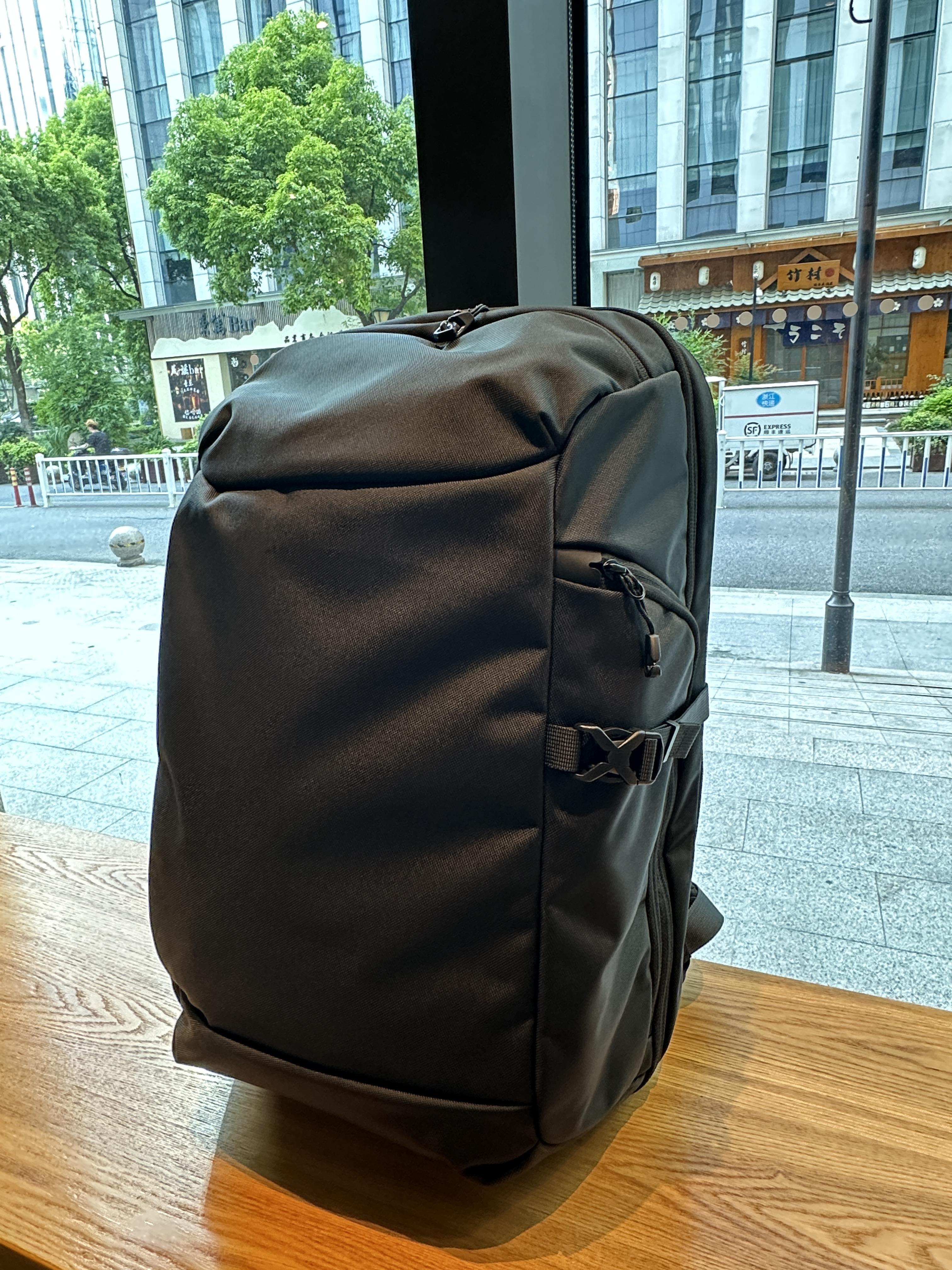 This Backpack Combines Style and Function, Perfect for Business Travelers Who Value Long-Term Use