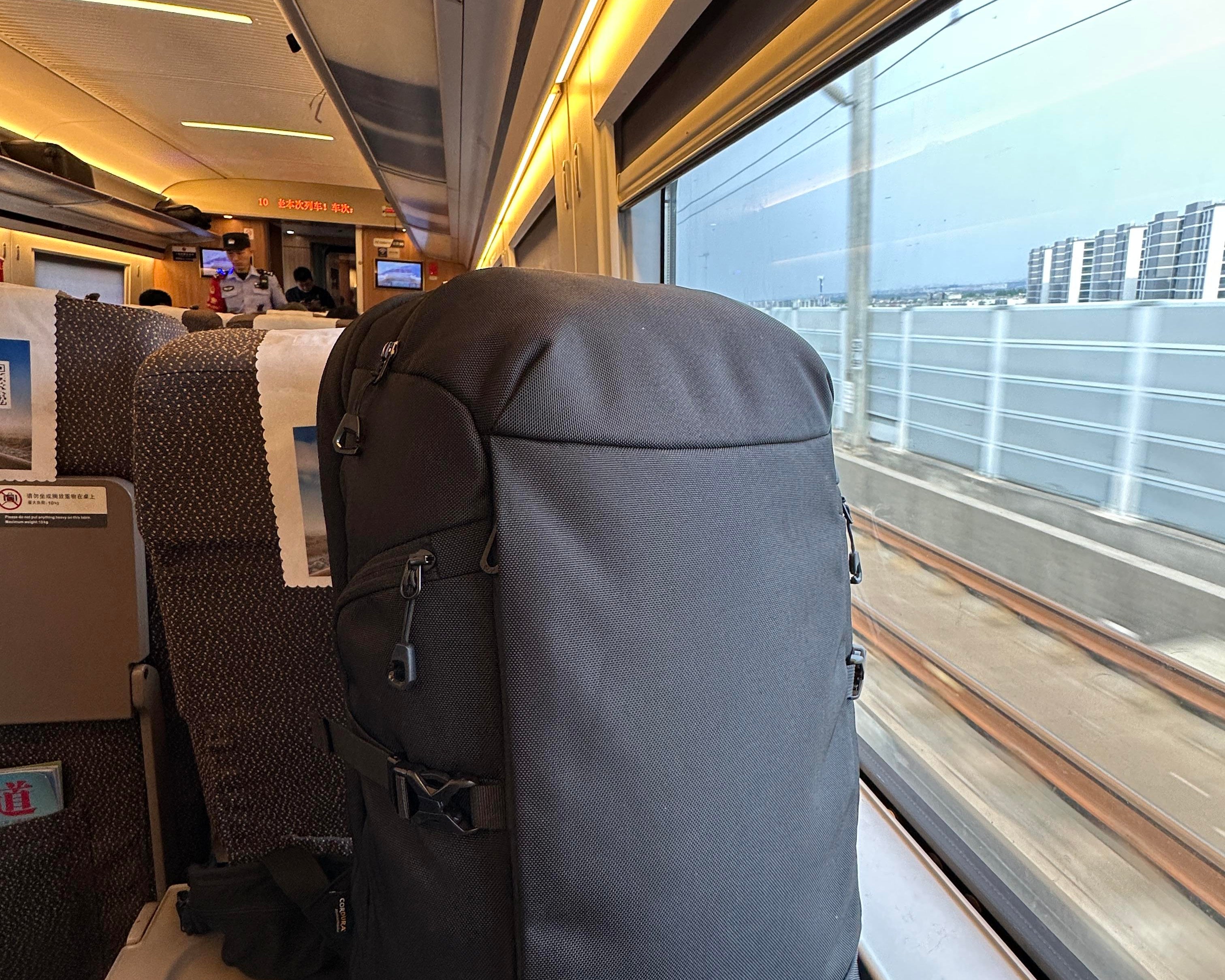 Why is the Aurora A1 backpack with a carrying system the best choice for men who travel?