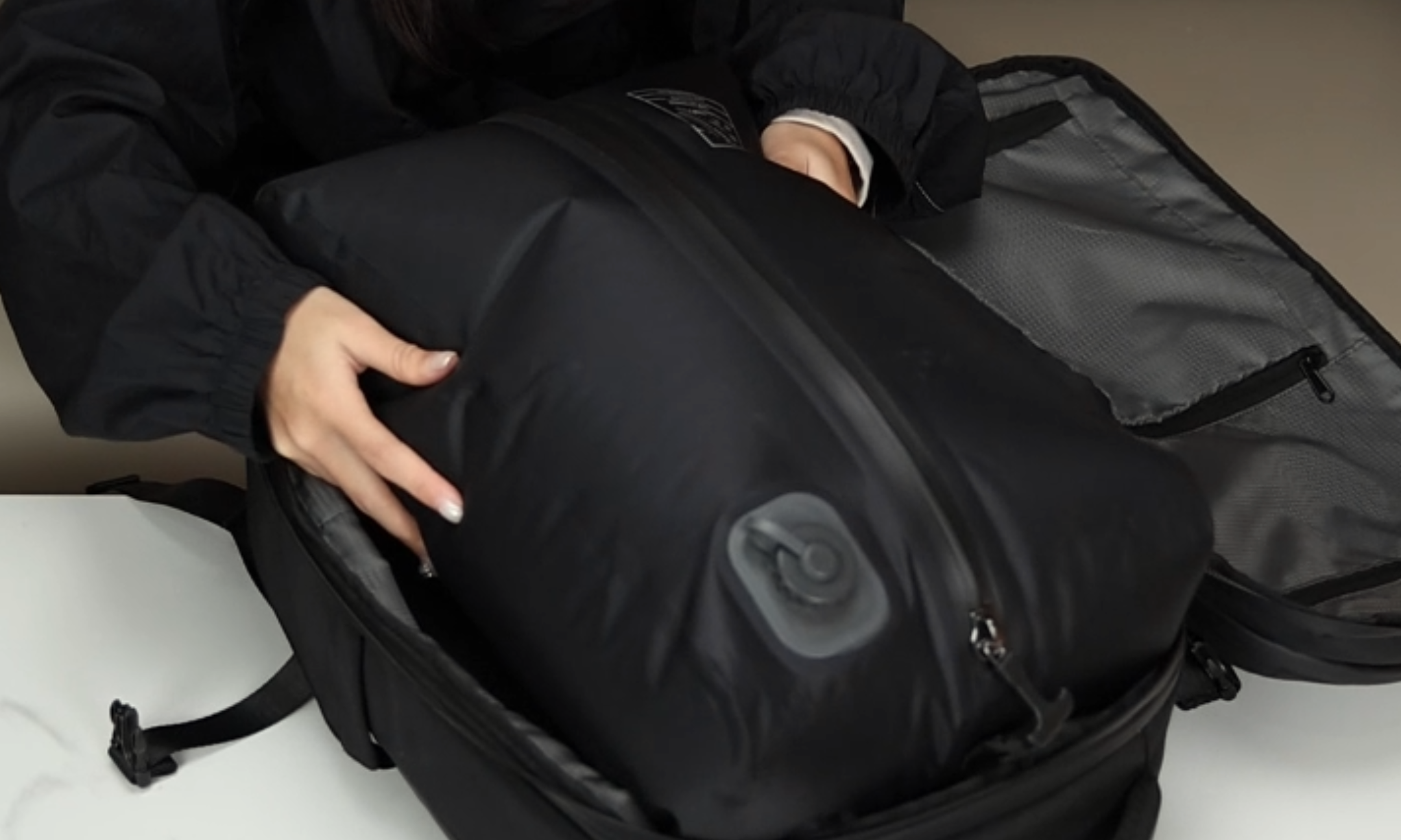 Leak-Proof Vacuum Compression Storage Bags: How Big Is the Gap Between TPU and Ordinary Plastic?