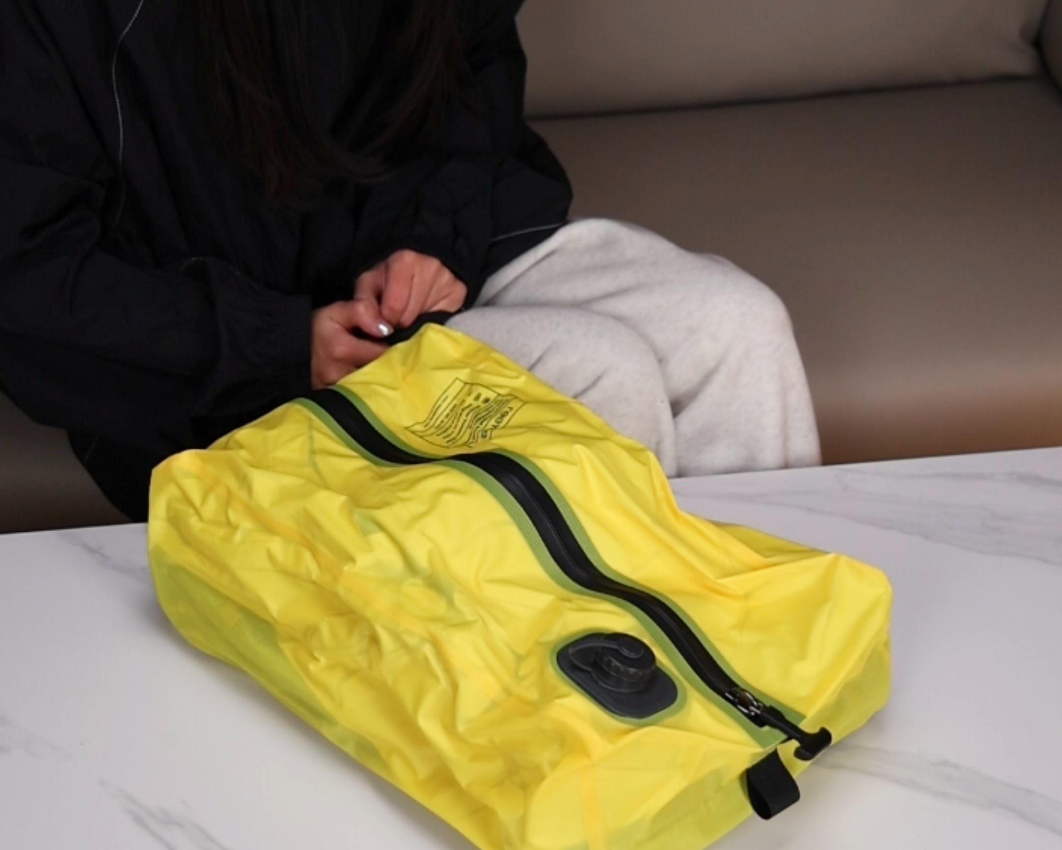 How to Achieve Lightweight Backpack Travel Through Compression Storage