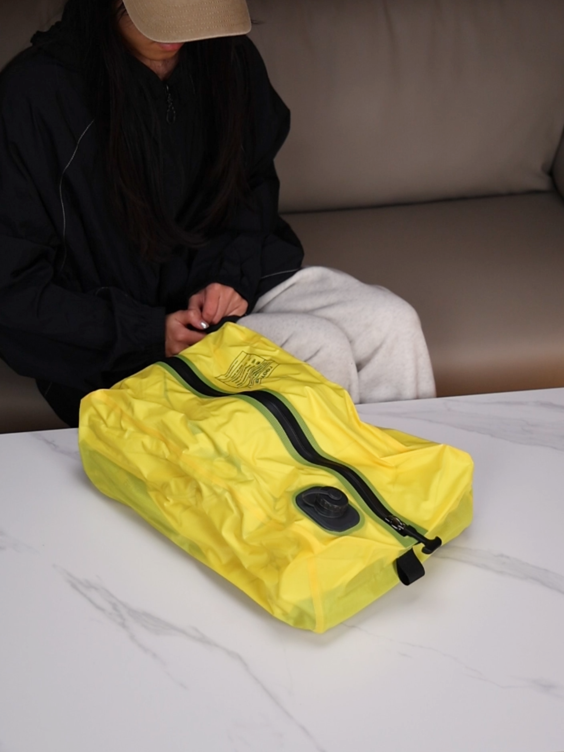 How to Achieve Lightweight Backpack Travel Through Compression Storage